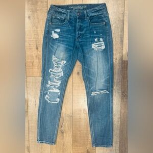 American Eagle. Tomgirl Jeans. Stretchy with Button Closure